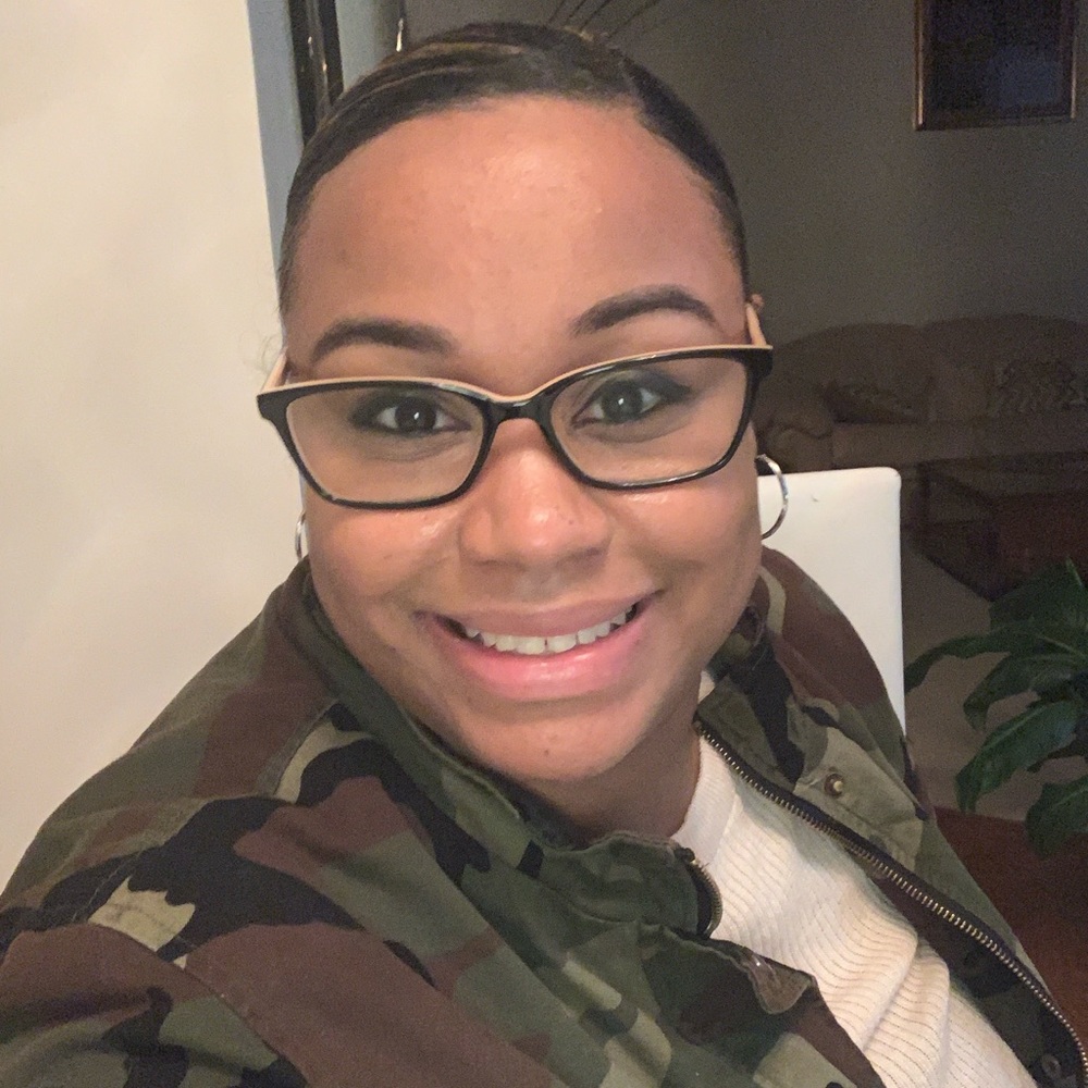 Meet your Posher, Latina